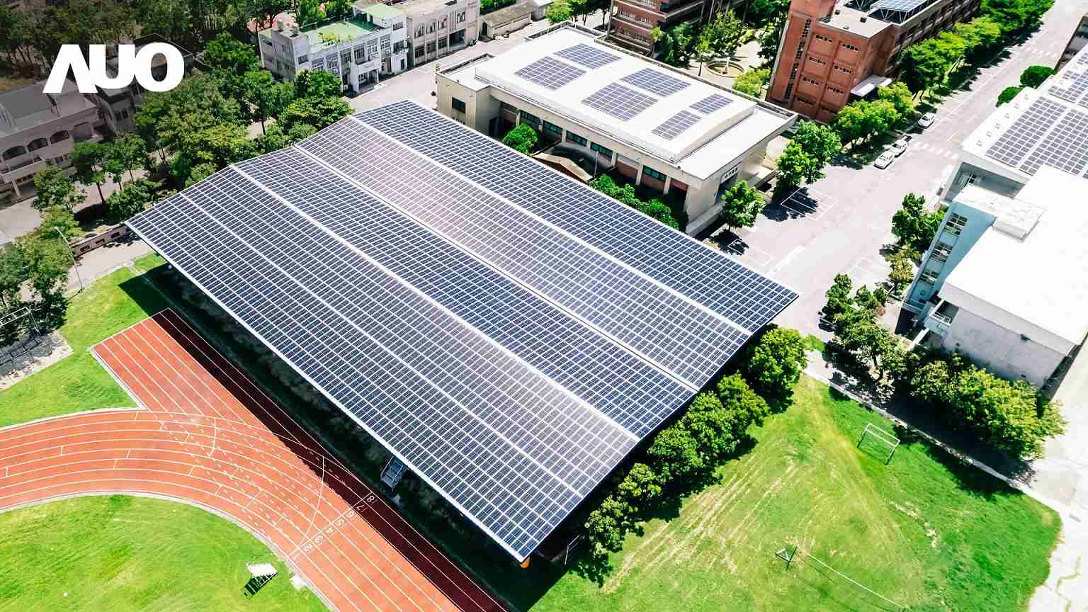 龙门国际SunSteel光电整合型浪板具备快速安装、、轻量化优势，，可提升15%发电效能，，，通过国际IEC与台湾VPC认证安全、、防漏、、、、耐候标准